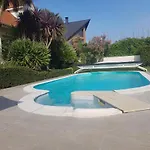 Entre Caen Et La Avec Piscine Bed & Breakfast 3*