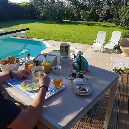 Bed & Breakfast Entre Caen Et La Avec Piscine