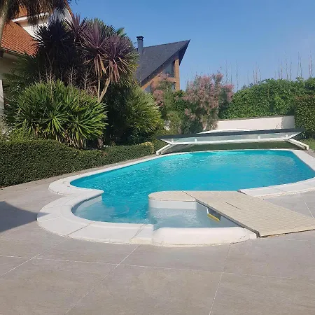 Entre Caen Et La Avec Piscine Bed & Breakfast 3*