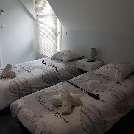 Grande Entre Caen Et La Terrasse Jardin Et Piscine Bed & Breakfast