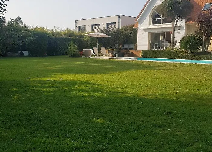 Bed and Breakfast Grande Entre Caen Et La Terrasse Jardin Et Piscine 3*