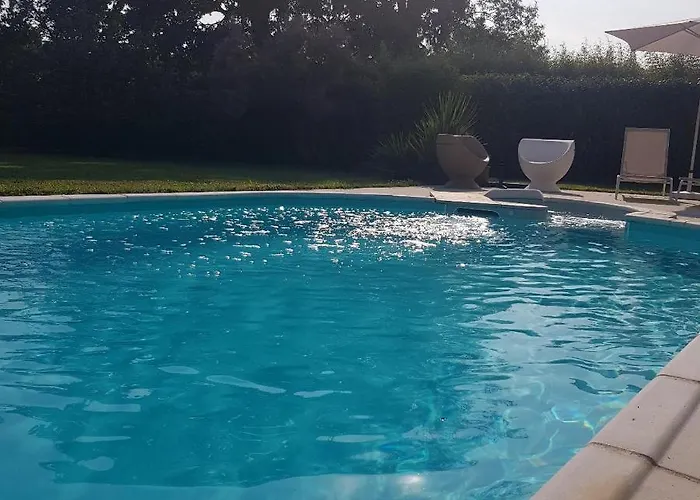 Bed and Breakfast Grande Entre Caen Et La Terrasse Jardin Et Piscine 3*